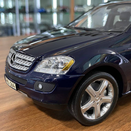 Minichamps Mercedes-Benz M-Class Blue 1/18 Scale Diecast Model Car - scale model collectible piece