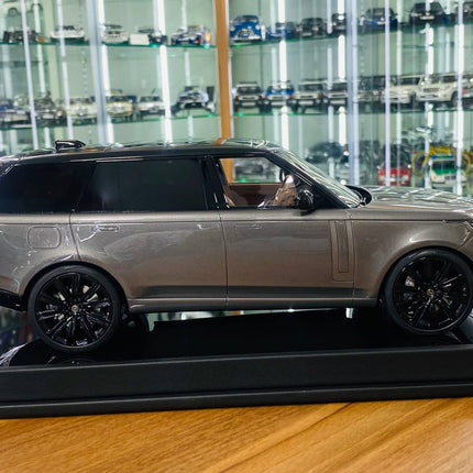 MotorHelix Range Rover Autobiography 2022 1/18 Resin Model Grey Silver - collectible scale model car