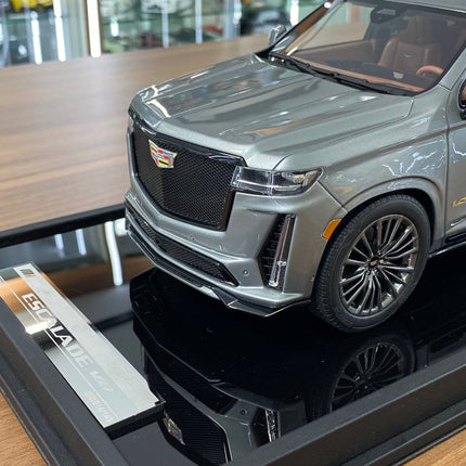 Silver MotorHelix Cadillac Escalade V resin SUV, 1:18 scale hand-finished collector model car, limited edition