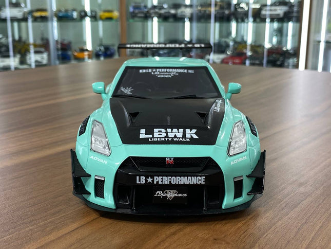 Solido 1/18 Nissan GT-R R35 LB*Work Type 2 ORANGEM Tiffany - studio product photo of the scale model