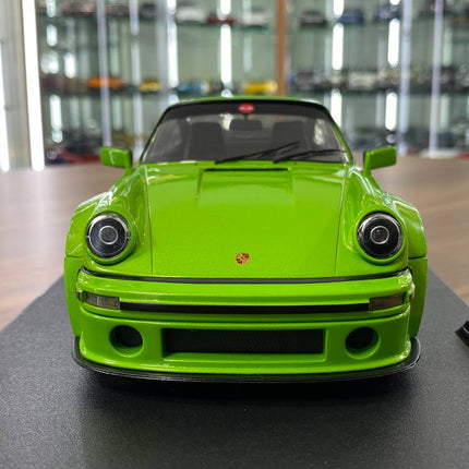 1/18 Diecast Solido Porsche KS-R 2022 Green VERT - studio product photo of the scale model