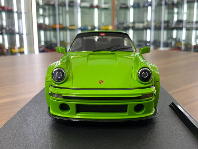 1/18 Diecast Solido Porsche KS-R 2022 Green VERT - studio product photo of the scale model