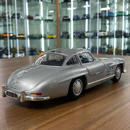 Minichamps Mercedes-Benz 300 SL 1955 1:18 Silver Diecast Model Car with Opening Doors - premium collector scale model