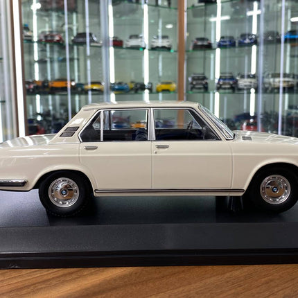 Minichamps BMW 2500 (1968) 1:18 Diecast White Limited Edition - collectible scale model car
