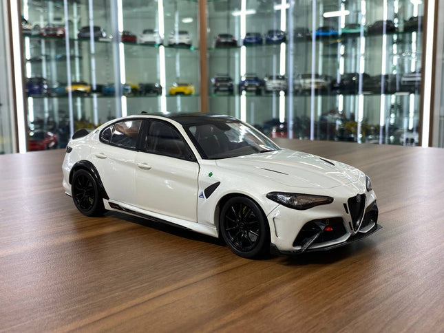 Solido Alfa Romeo Giulia GTA 2022 1:18 Diecast Model Car White Blanco Trofeo - detailed collector display model