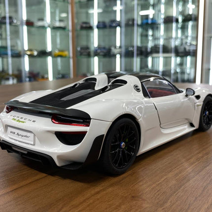 AutoArt Porsche 918 Spyder Weissach Package White/Black 1:18 Diecast Model Car - fine detailed model replica
