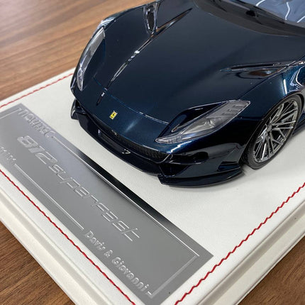 Davis and Giovanni Ferrari 812 Superfast 1:18 Resin Model Chameleon Limited - collector edition scale model