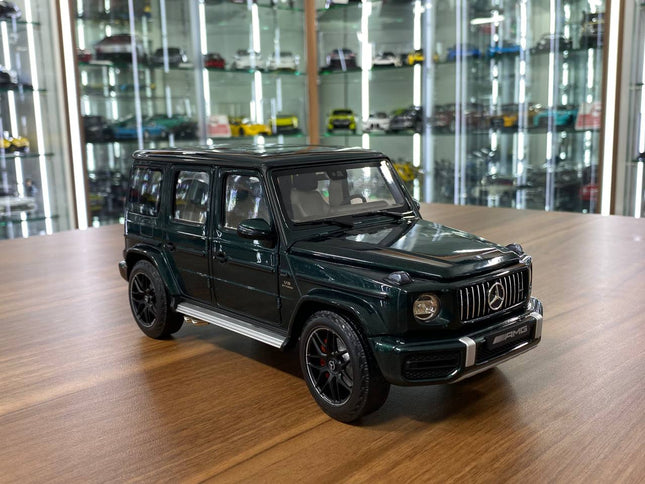 Minichamps Mercedes-Benz G 63 2018 1/18 Green Metallic Diecast Model Car - detailed collector display model