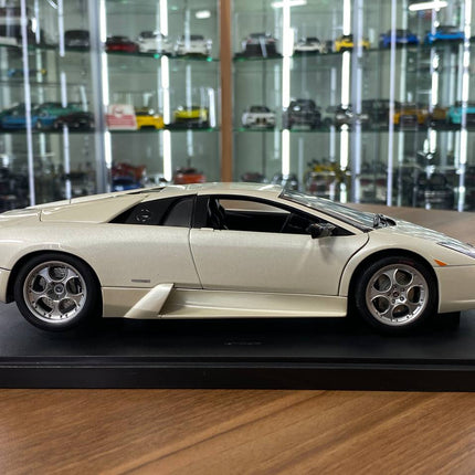 AutoArt Lamborghini Murciélago Balloon White 1:18 Diecast Model Car - collectible scale model car