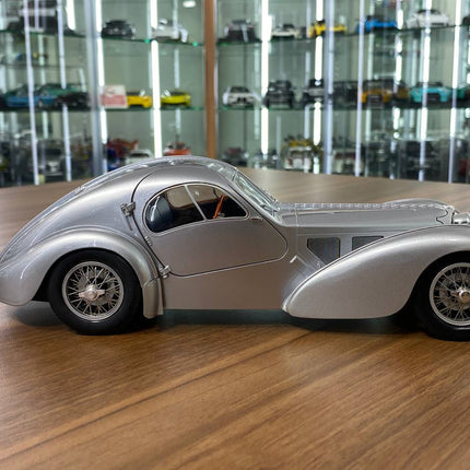 Solido Bugatti Type 57 SC Atlantic 1:18 Diecast Model Car Silver - collectible scale model car