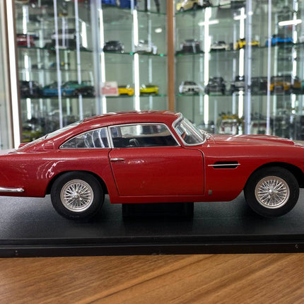 Solido Aston Martin DB5 1:18 Diecast Model Car Red - collectible scale model car