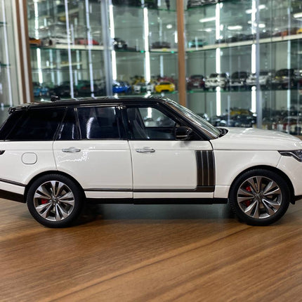 LCD Model Land Rover Range Rover SV Autobiography Dynamic 2017 White 1:18 Diecast Model Car - collectible scale model car