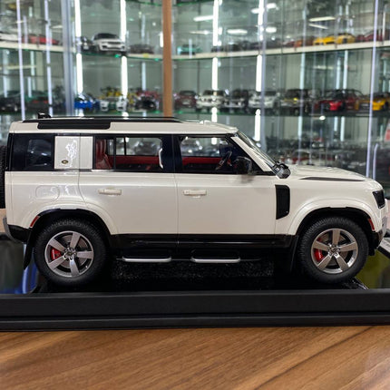 1:18 scale Pearl white MotorHelix Land Rover Defender 110 resin model SUV, showroom-quality collectible