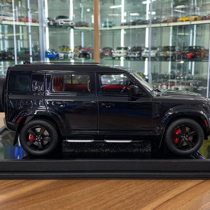 MotorHelix Land Rover Defender 110 1:18 Gloss Black Resin Model - fine detailed model replica