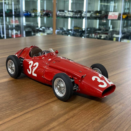 CMC Maserati 250 F GP Monaco 1957 J.M Fangio Start Nr. 32 1/18 Red Diecast - detailed collector display model