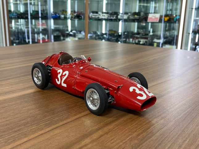 CMC Maserati 250 F GP Monaco 1957 J.M Fangio Start Nr. 32 1/18 Red Diecast - detailed collector display model