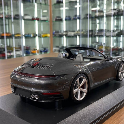Minichamps 1/18 Porsche 911 Carrera 4S Cabriolet 2019 Grey Metallic - fine detailed model replica