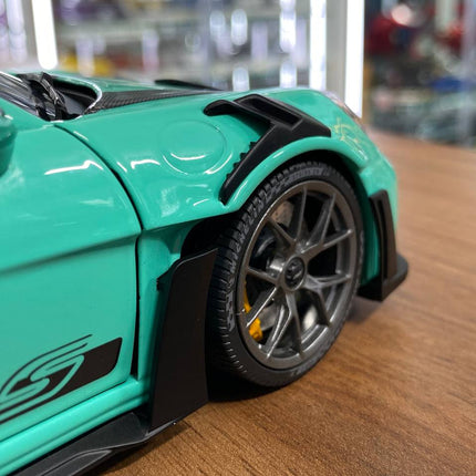 Minichamps Porsche 911 (992) GT3 RS 2024 Weissach Paket 1:18 Diecast Model Car Green - scale model for display