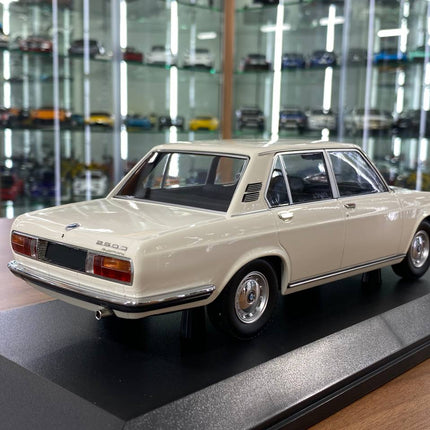 Minichamps BMW 2500 (1968) 1:18 Diecast White Limited Edition - fine detailed model replica