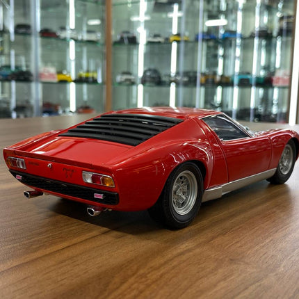 AutoArt Lamborghini Miura SV Red 1:18 Diecast Model Car - fine detailed model replica