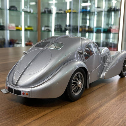 Solido Bugatti Type 57 SC Atlantic 1:18 Diecast Model Car Silver - fine detailed model replica