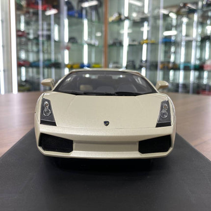 AutoArt Lamborghini Gallardo Balloon White 1:18 Diecast Model Car - fine detailed model replica