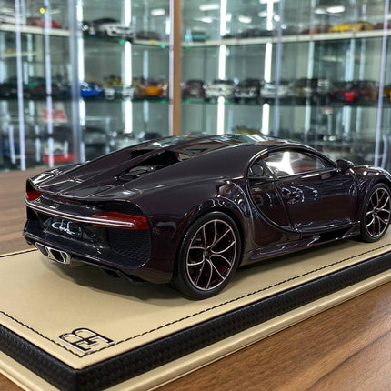 MR Collection Bugatti Chiron Sky View 1:18 Resin Model Red Carbon/Black - fine detailed model replica