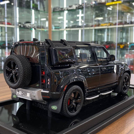 MotorHelix 1:18 Land Rover Defender 110 Sheikh Mohammed Edition Black - detailed die-cast style model