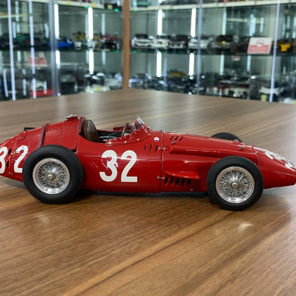 CMC Maserati 250 F GP Monaco 1957 J.M Fangio Start Nr. 32 1/18 Red Diecast - collectible scale model car