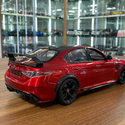 1/18 Diecast Alfa Romeo Giulia GTAm 2020 Red Metallic Bburago Model Car - fine detailed model replica