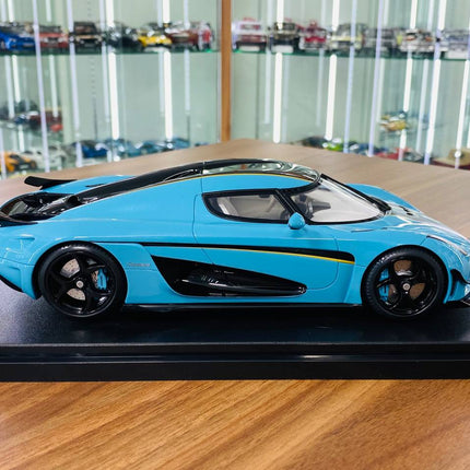 GT Spirit Koenigsegg Regera Resin Model 1:18 Baby Blue Limited Edition - studio product photo of the scale model