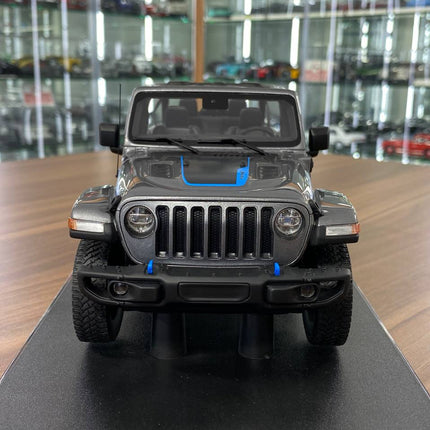 GT Spirit 1:18 Jeep Wrangler 4xe 2022 Silver Metallic Resin Model - studio product photo of the scale model