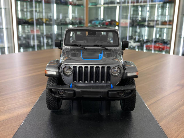 GT Spirit 1:18 Jeep Wrangler 4xe 2022 Silver Metallic Resin Model - studio product photo of the scale model