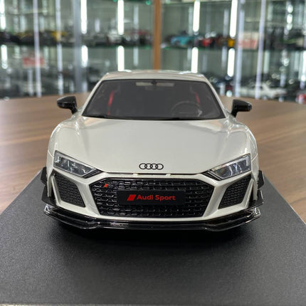 GT Spirit Audi R8 Coupe V10 GT RWD 2022 1:18 White Grey Resin Model - studio product photo of the scale model