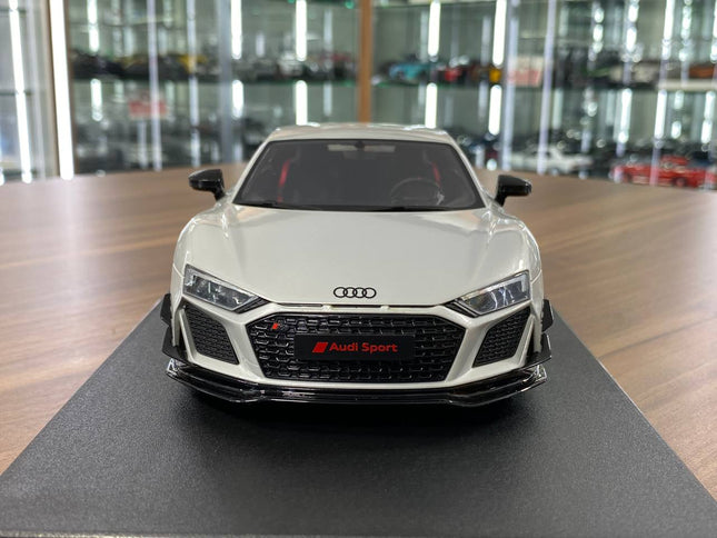 GT Spirit Audi R8 Coupe V10 GT RWD 2022 1:18 White Grey Resin Model - studio product photo of the scale model