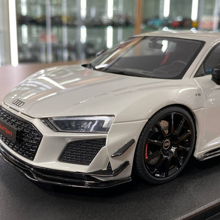 GT Spirit Audi R8 Coupe V10 GT RWD 2022 1:18 White Grey Resin Model - detailed die-cast style model