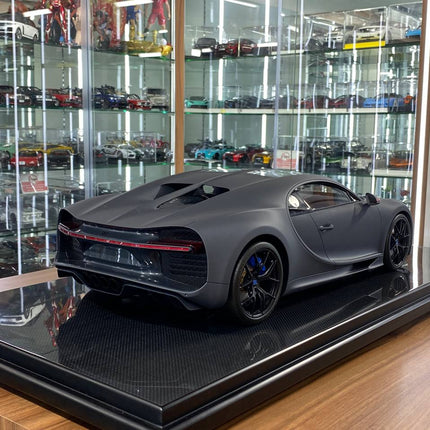 MR Collection Models Bugatti Chiron 1/8 Grey Matt Carbon Fiber Resin Model Car - fine detailed model replica