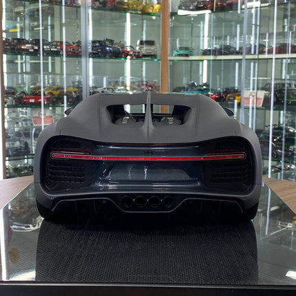 MR Collection Models Bugatti Chiron 1/8 Grey Matt Carbon Fiber Resin Model Car - premium collector scale model