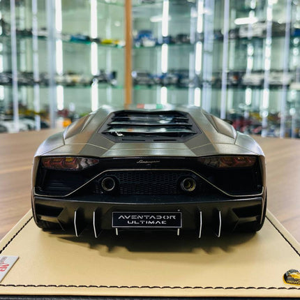 MR Collection 1:18 Resin Lamborghini Aventador Navy Green Limited Edition - premium scale model collectible