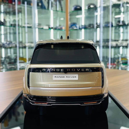 MotorHelix Range Rover Autobiography 2022 1/18 Resin Champagne Gold - premium collector scale model