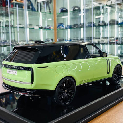 MotorHelix Range Rover Autobiography 2022 1/18 Resin Model Light Green Limited 99 - fine detailed model replica