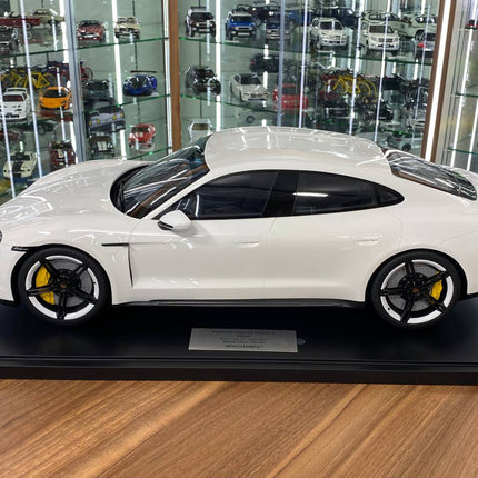 1/8 Resin MINICHAMPS Porsche Taycan Turbo S 2020 Pearl White - premium collector scale model