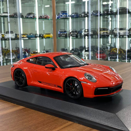 Minichamps Porsche 911 Carrera 4S 2019 1:18 Resin Diecast Model Car Orange - detailed collector display model
