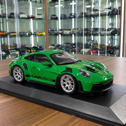 Minichamps Porsche 911 GT3 RS 2023 1:18 Diecast Model Car Green - detailed collector display model