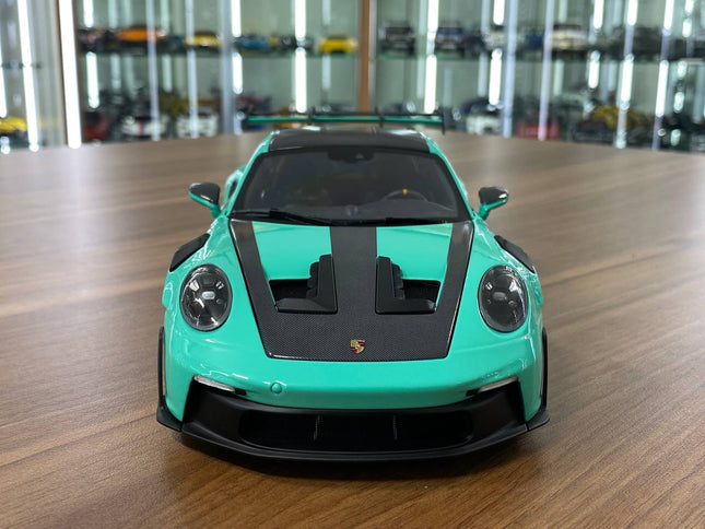 Minichamps Porsche 911 (992) GT3 RS 2024 Weissach Paket 1:18 Diecast Model Car Green - studio product photo of the scale mode