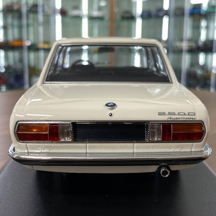 Minichamps BMW 2500 (1968) 1:18 Diecast White Limited Edition - premium collector scale model
