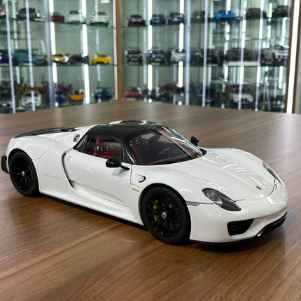 AutoArt Porsche 918 Spyder Weissach Package White/Black 1:18 Diecast Model Car - detailed collector display model