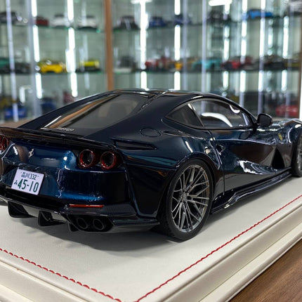 Davis and Giovanni Ferrari 812 Superfast 1:18 Resin Model Chameleon Limited - fine detailed model replica