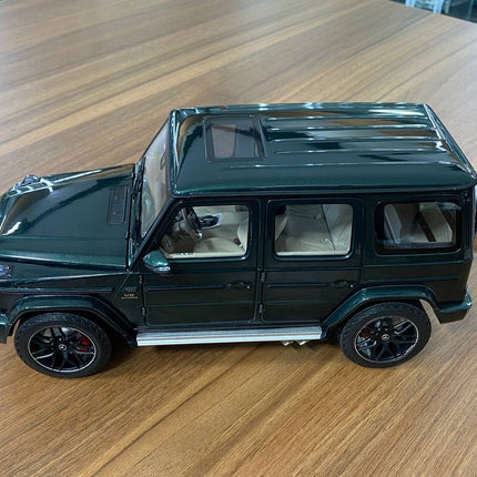 Minichamps Mercedes-Benz G 63 2018 1/18 Green Metallic Diecast Model Car - scale model for display