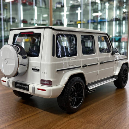 Minichamps 1/18 Mercedes-Benz AMG G-63 2018 White Diecast Model - detailed model car replica